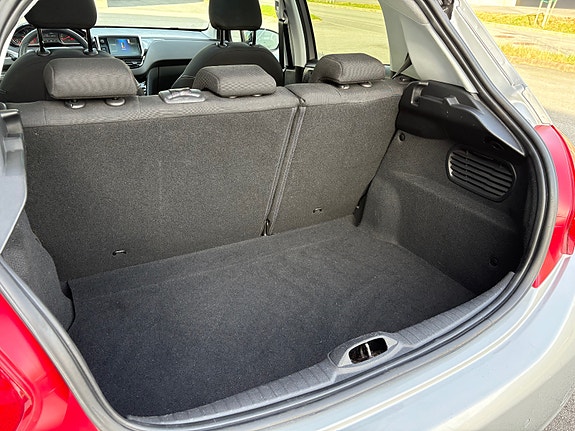 Peugeot 208 16 of 30