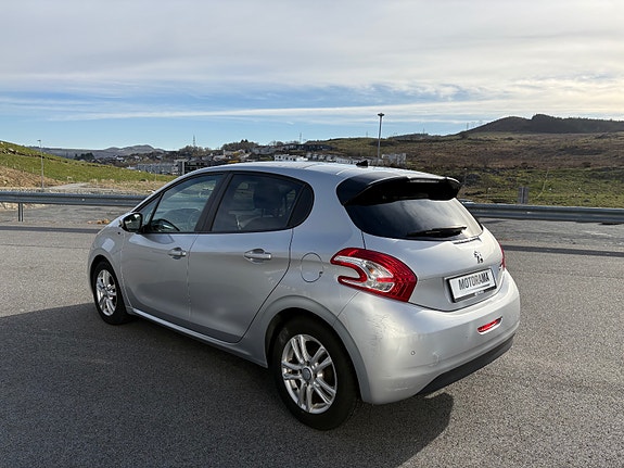 Peugeot 208 5 of 30