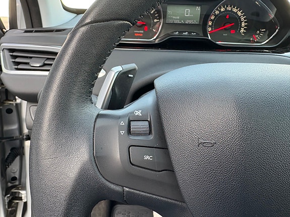 Peugeot 208 27 of 30