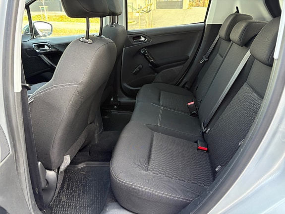 Peugeot 208 13 of 30