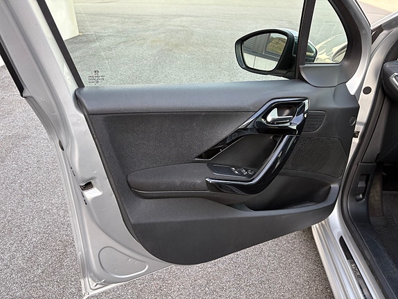 Peugeot 208 9 of 30