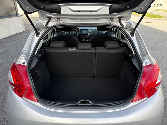Peugeot 208 15 of 30