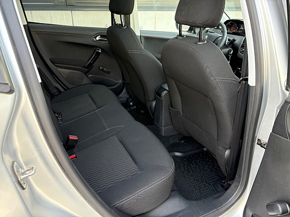 Peugeot 208 18 of 30