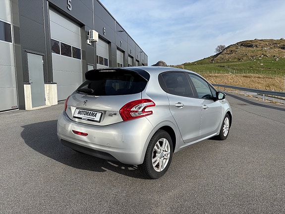 Peugeot 208 3 of 30