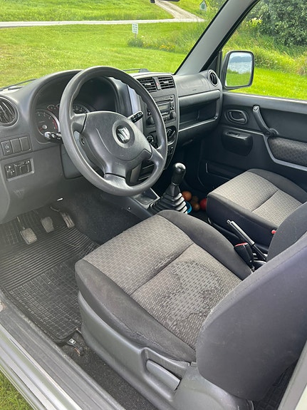 Suzuki Jimny 13 of 15