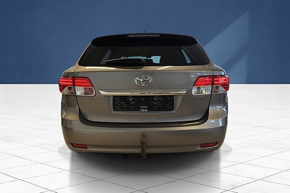 Toyota Avensis 4 of 20