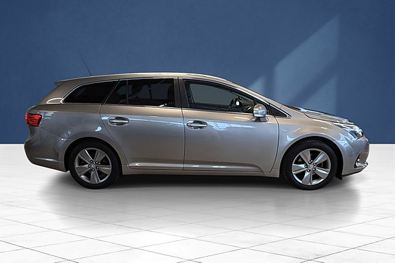 Toyota Avensis 2 of 20