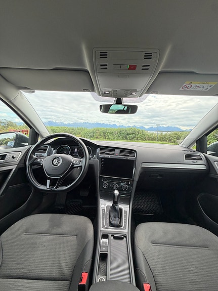 Volkswagen e-Golf VII 13 of 14