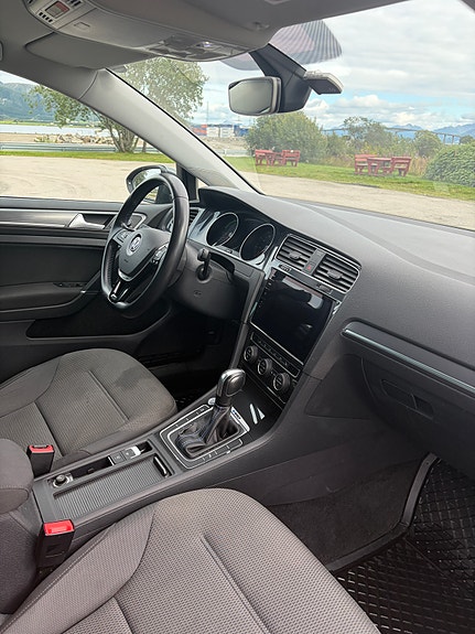 Volkswagen e-Golf VII 12 of 14
