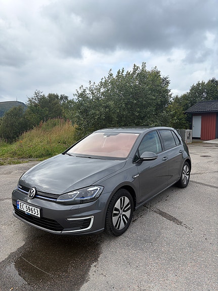 Volkswagen e-Golf VII 2 of 14
