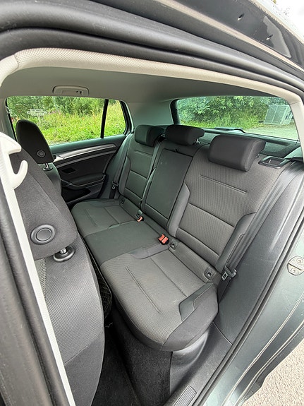 Volkswagen e-Golf VII 9 of 14