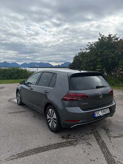 Volkswagen e-Golf VII 7 of 14