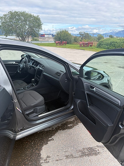 Volkswagen e-Golf VII 11 of 14