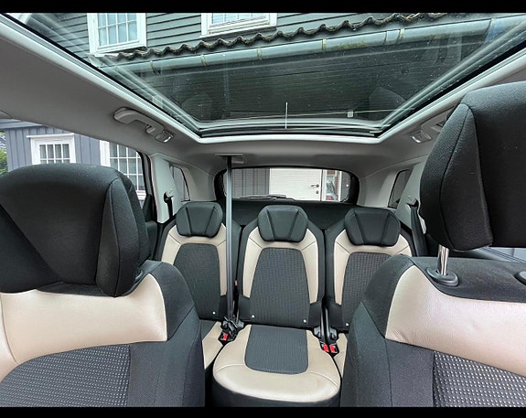 Citroen C4 Picasso 12 of 12