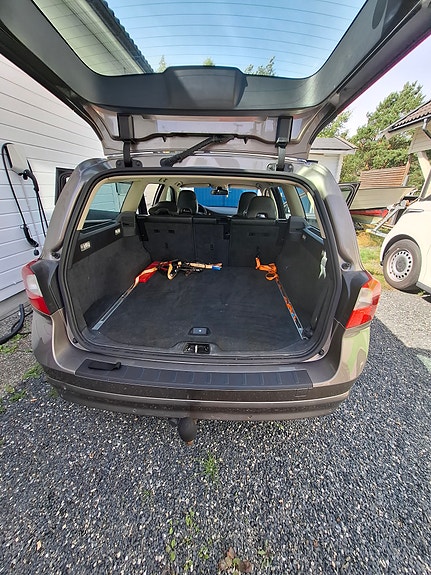 Volvo V70 3 of 6