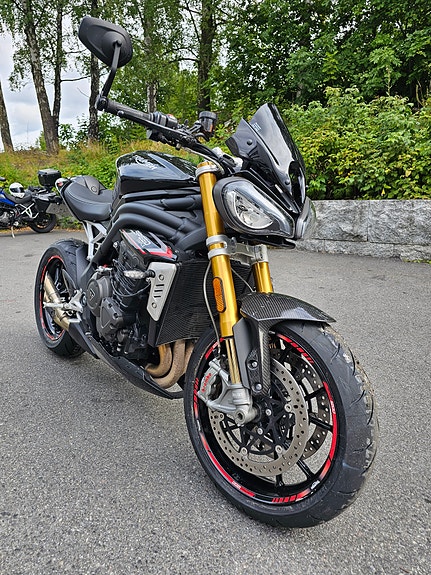 Triumph Speed Triple 1200 RS 2 of 13
