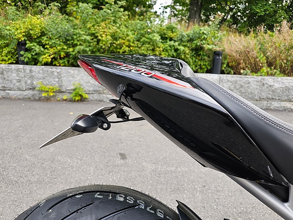 Triumph Speed Triple 1200 RS 8 of 13