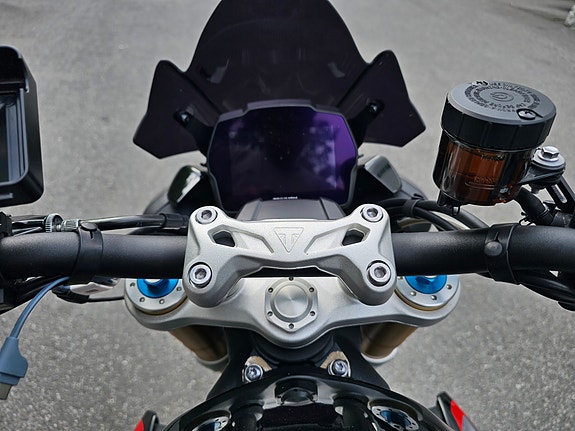 Triumph Speed Triple 1200 RS 11 of 13