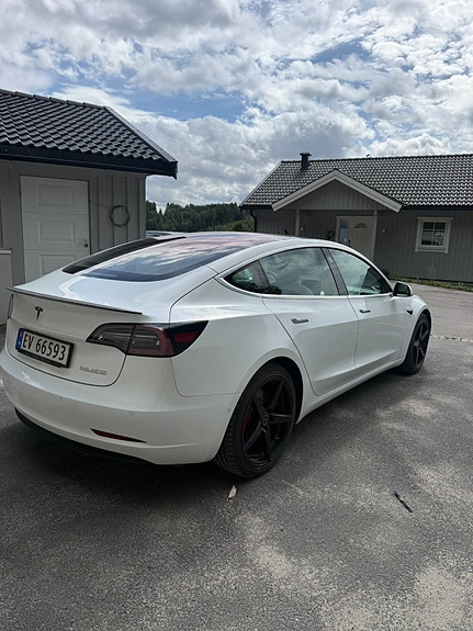 Tesla Model 3 6 of 21