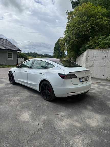 Tesla Model 3 8 of 21