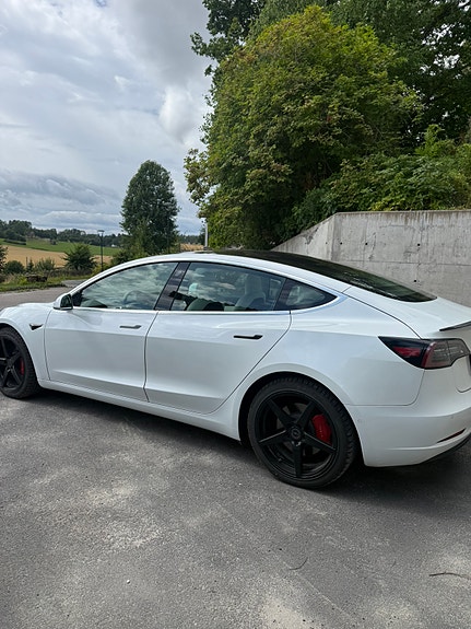 Tesla Model 3 9 of 21