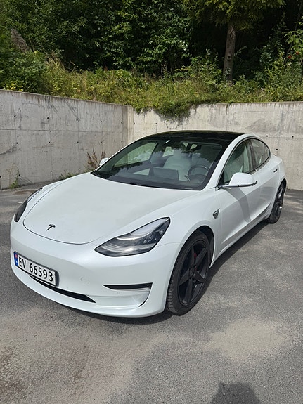 Tesla Model 3 2 of 21