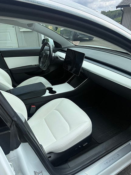 Tesla Model 3 15 of 21