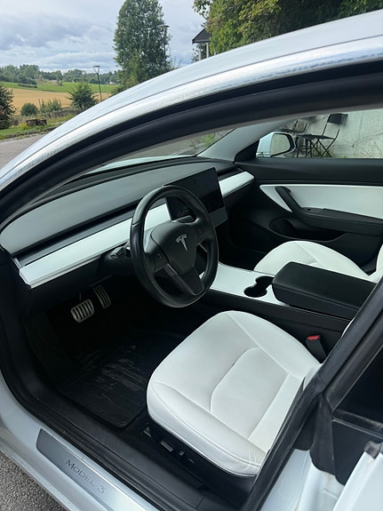 Tesla Model 3 12 of 21