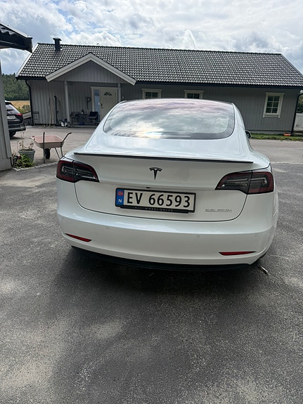Tesla Model 3 7 of 21