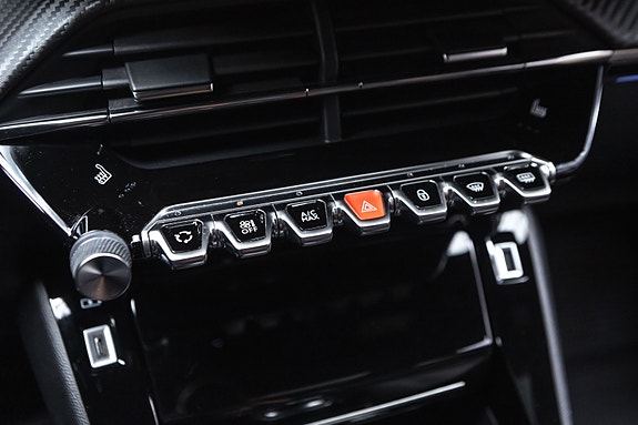 Peugeot e-2008 17 of 25