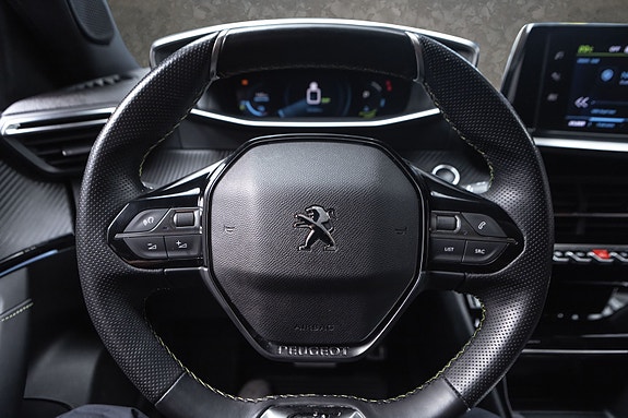 Peugeot e-2008 11 of 25