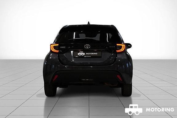 Toyota Yaris 4 of 30