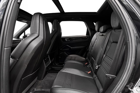 Porsche Cayenne 28 of 30