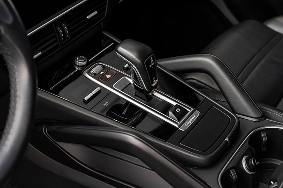 Porsche Cayenne 24 of 30