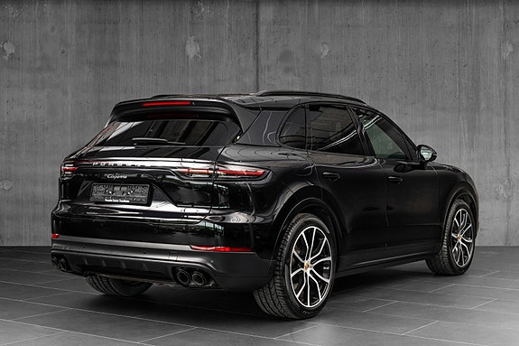 Porsche Cayenne 7 of 30
