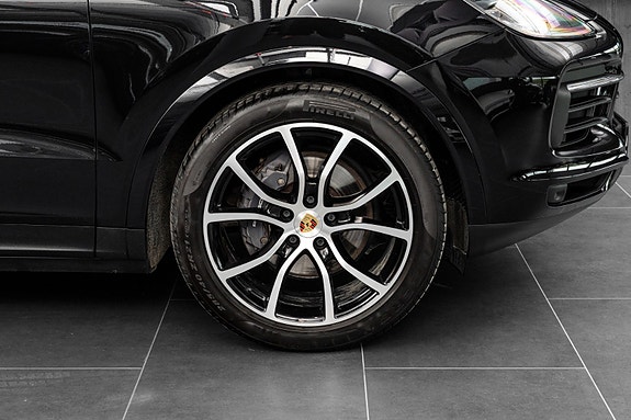 Porsche Cayenne 10 of 30