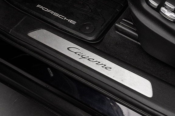 Porsche Cayenne 27 of 30