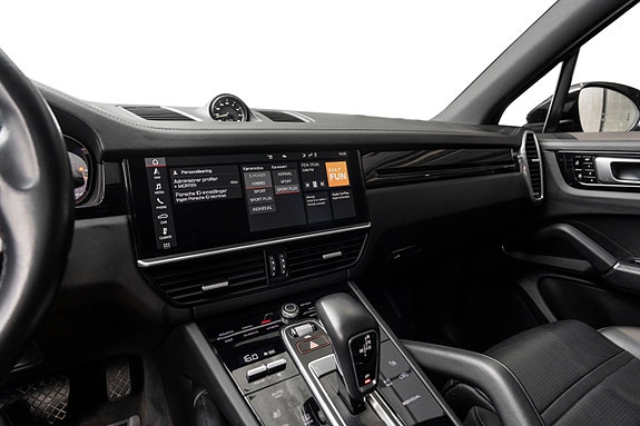 Porsche Cayenne 17 of 30