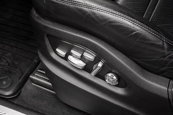 Porsche Cayenne 26 of 30