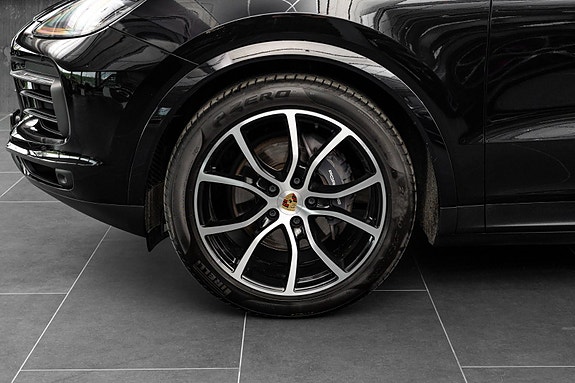 Porsche Cayenne 3 of 30