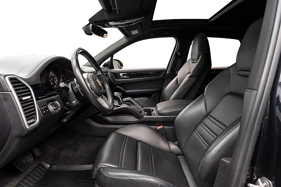 Porsche Cayenne 13 of 30