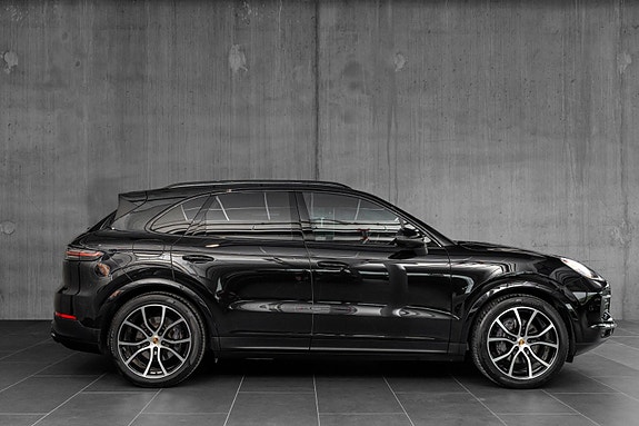 Porsche Cayenne 8 of 30