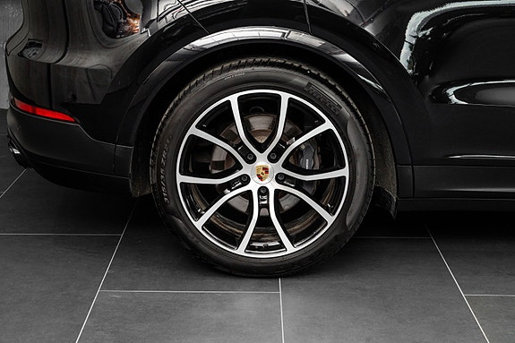 Porsche Cayenne 9 of 30