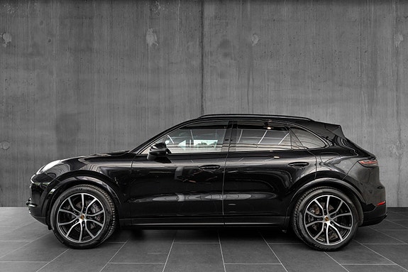 Porsche Cayenne 2 of 30