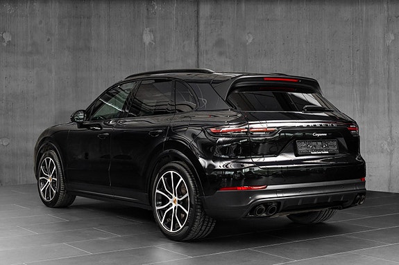 Porsche Cayenne 5 of 30