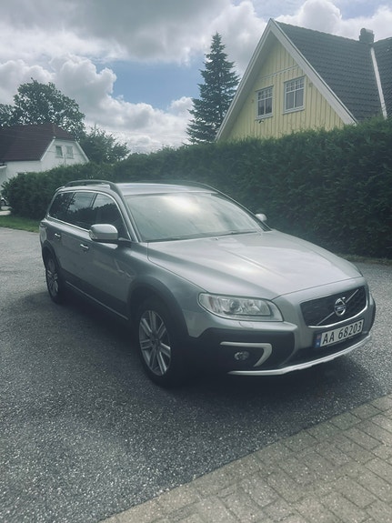 Volvo XC70 2 of 15