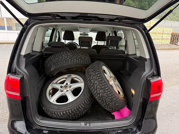 Volkswagen Touran 10 of 17