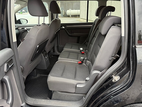 Volkswagen Touran 12 of 17