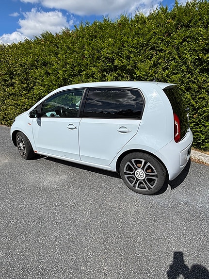 Volkswagen UP! 2 of 15