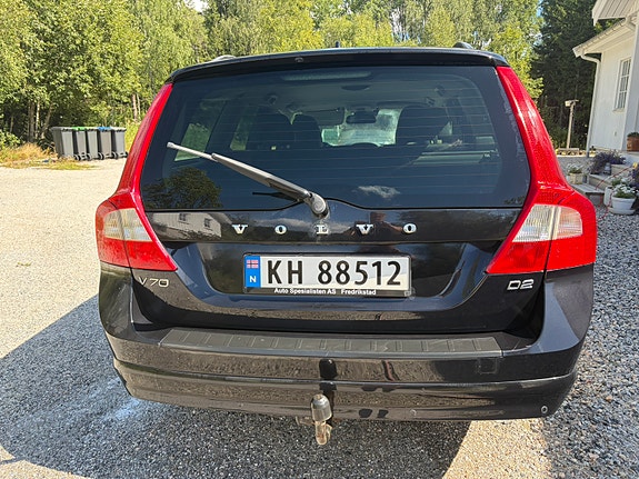 Volvo V70 3 of 7
